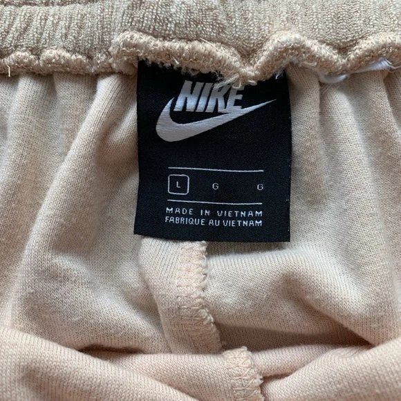 Shorts - Picture 3 of 4